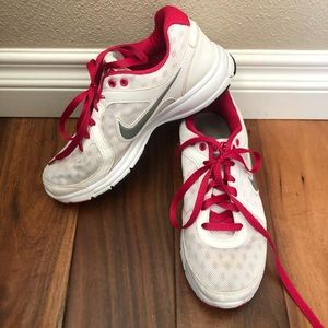 NIKE running shoes (air relentless)